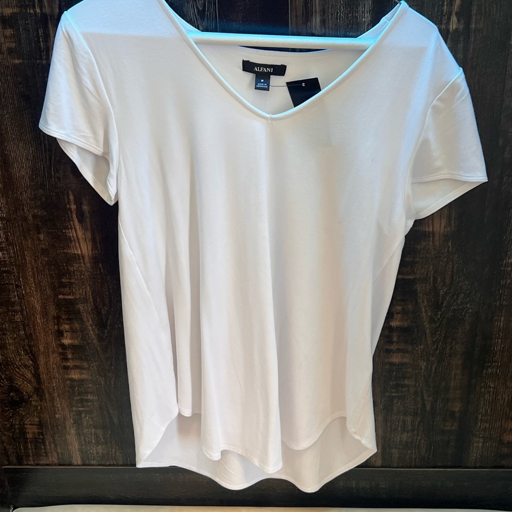NWT Alfani White Short Sleeve V-Neck Top